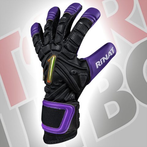 Detalle dorsal del guante The Boss Pro en negro y morado de la marca Rinat