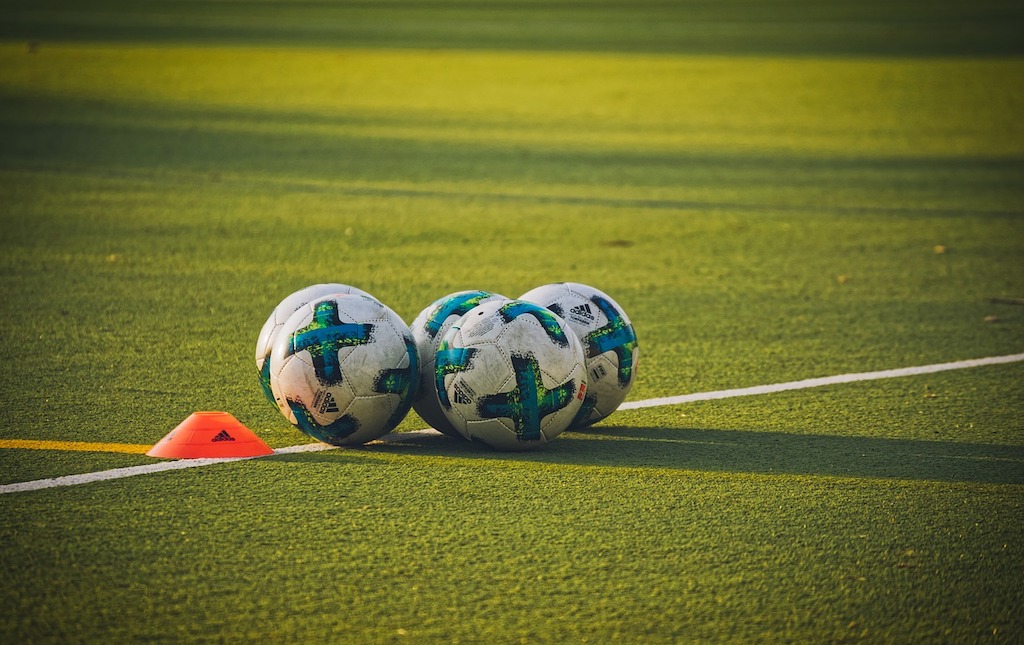 Dirigir Lustre transatlántico Cómo elegir un balón de fútbol ⚽ - Store Futbol